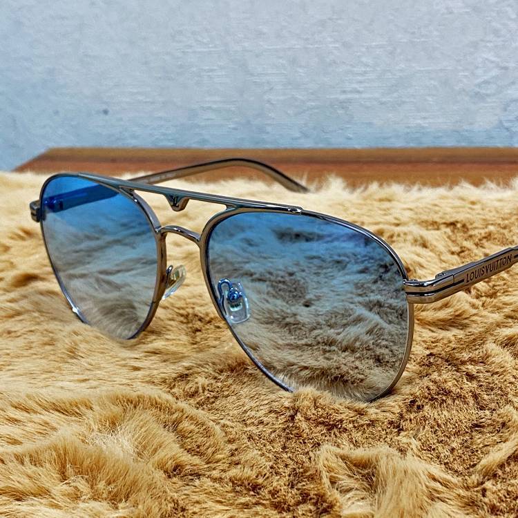 Luxurious Light Sky Blue Shade Silver Frame Eyewear Sunglasses