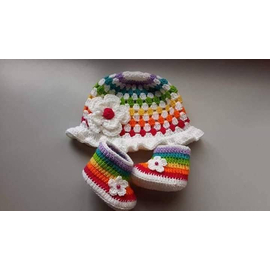 White Baby Hat & shoes (0-6 months)