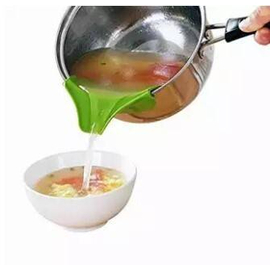 Anti-Spill Silicone Slip On Pour Soup Spout Funnel-Multicolor