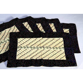 Classical kantha stitched table mat