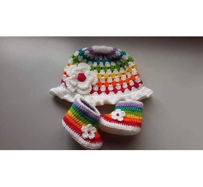 White Baby Hat & shoes (0-6 months)