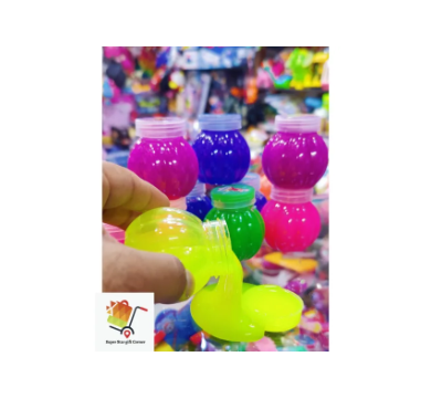 1 x hands playing slime toy